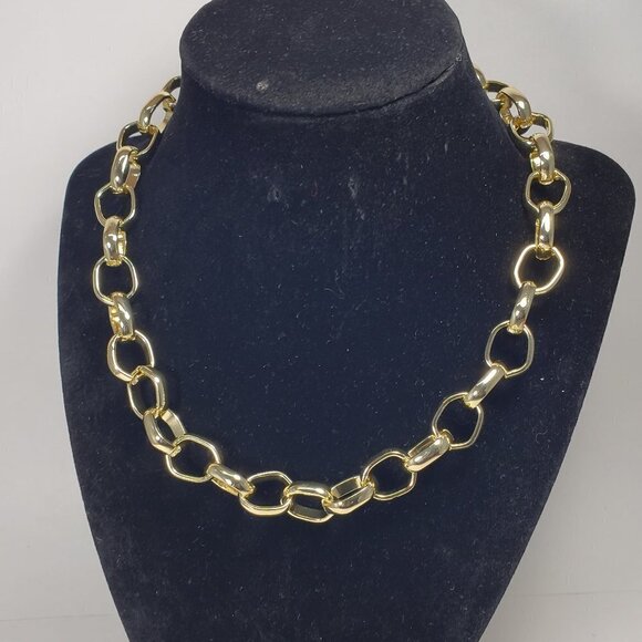 Bold Elements Gold Chain Necklace – 18-Inch Statement Layered Jewelry for Women - Picture 3 of 8